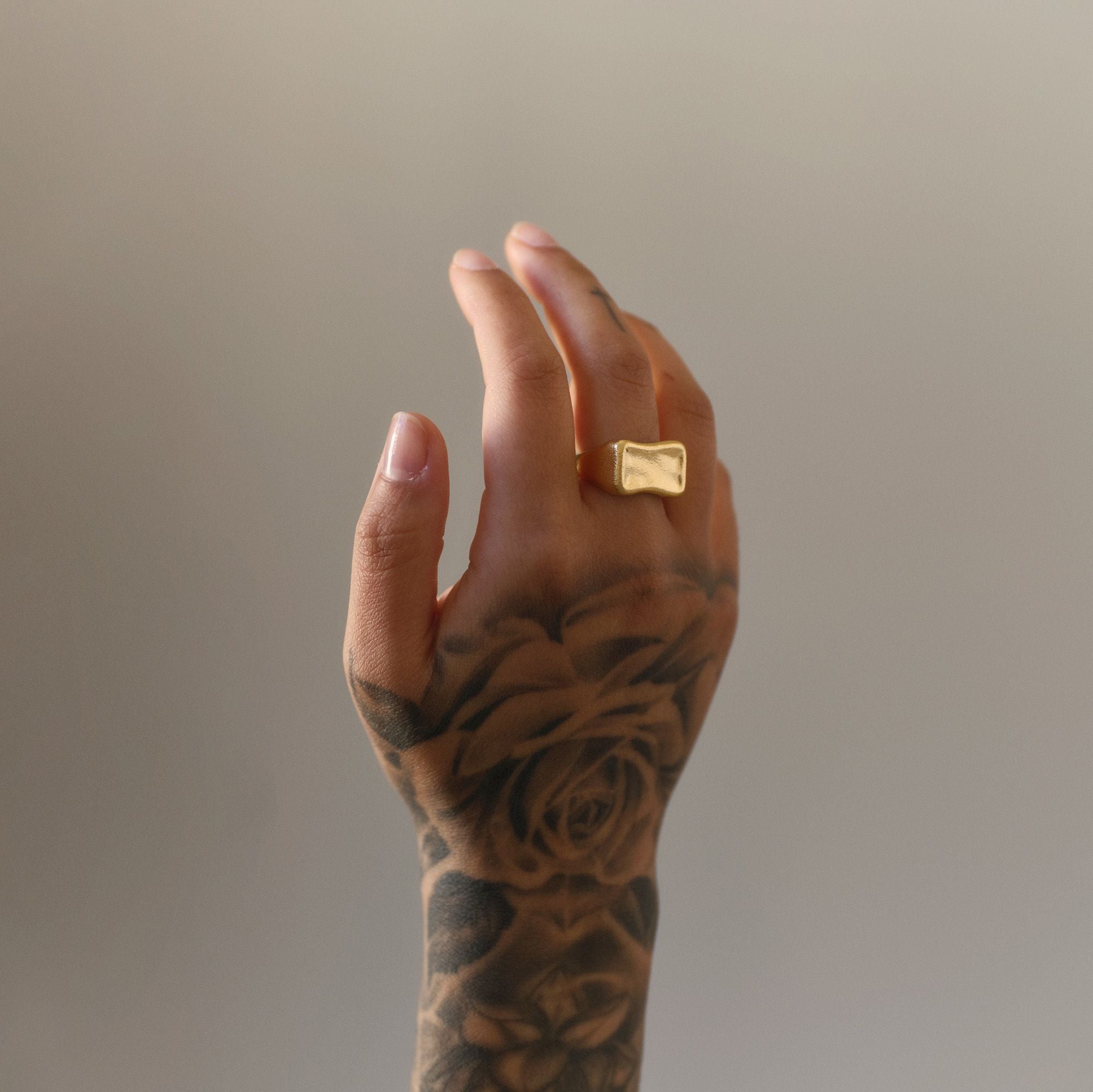 Lille Rebel Signet Ring